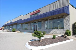 1319 E North Service Road, Warrenton, MO 63383