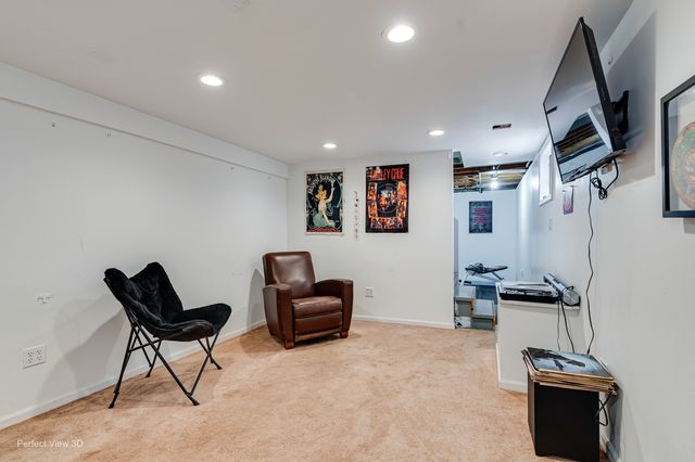 935 N Webster Street, Naperville, IL 60563