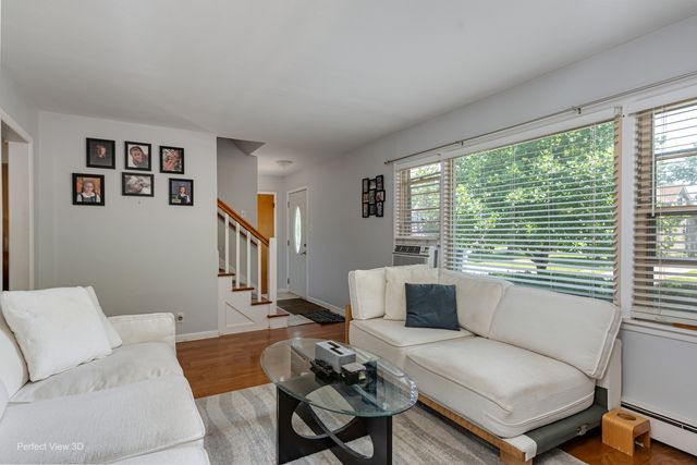 935 N Webster Street, Naperville, IL 60563