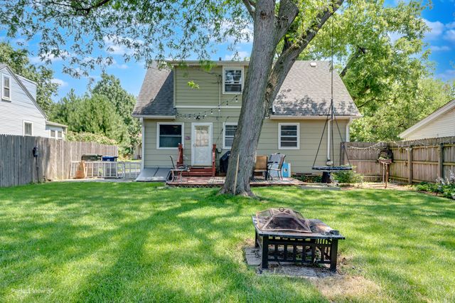 935 N Webster Street, Naperville, IL 60563