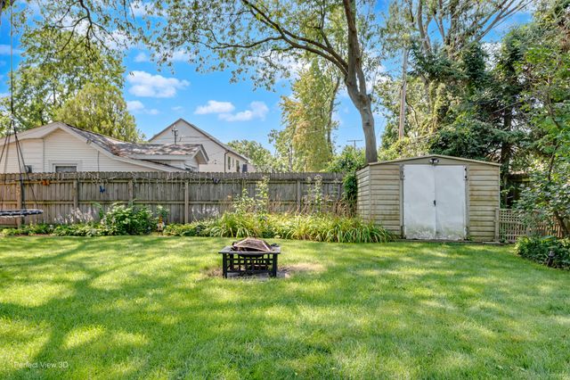935 N Webster Street, Naperville, IL 60563