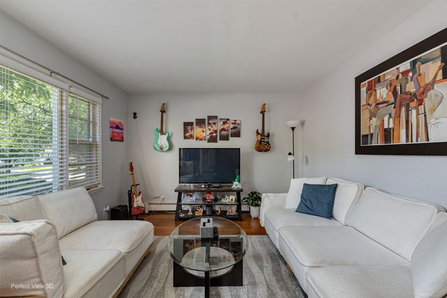 935 N Webster Street, Naperville, IL 60563