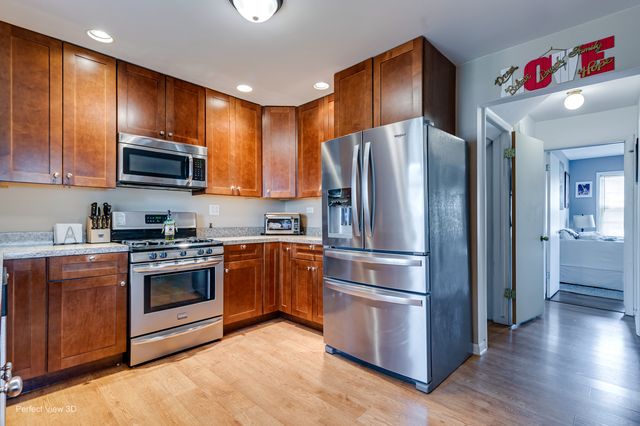 935 N Webster Street, Naperville, IL 60563