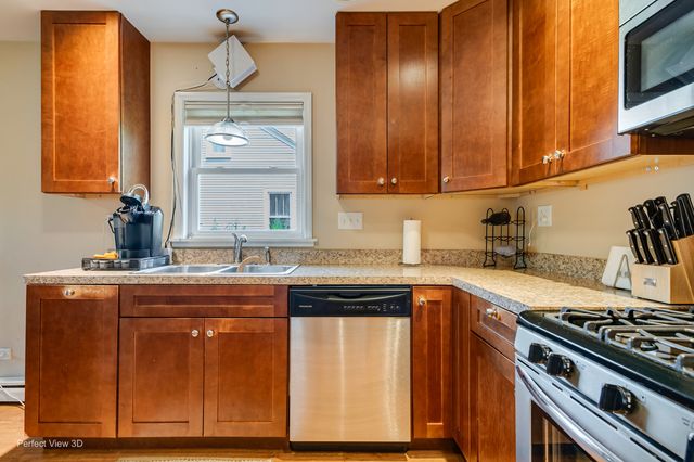 935 N Webster Street, Naperville, IL 60563