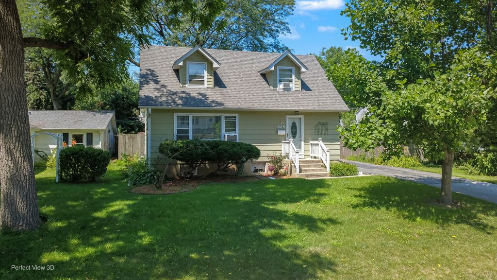 935 N Webster Street, Naperville, IL 60563