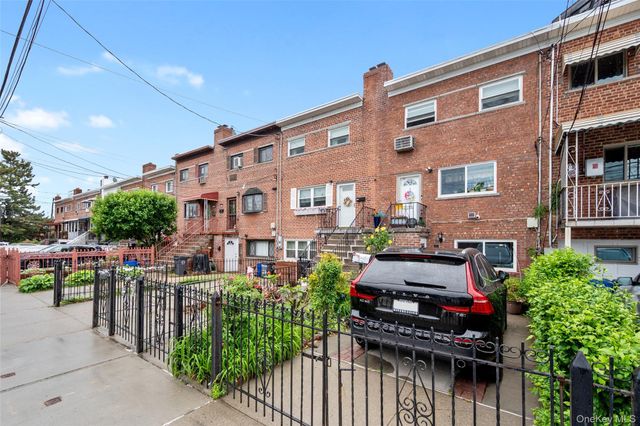 4230 E Tremont Avenue, Bronx, NY 10465