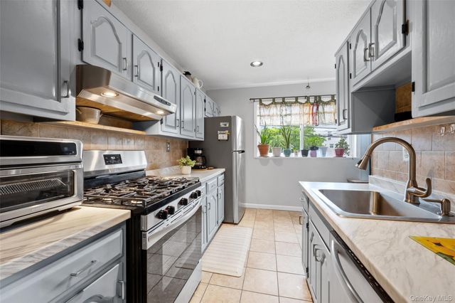 4230 E Tremont Avenue, Bronx, NY 10465
