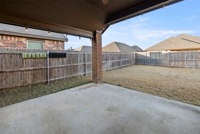 268 Hilltop Drive, Justin, TX 76247