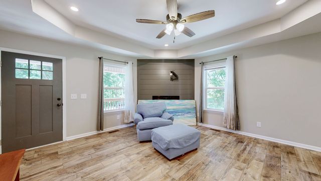 695 Hog Back Ridge Rd, Bethpage, TN 37022