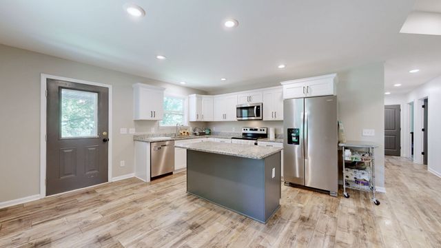 695 Hog Back Ridge Rd, Bethpage, TN 37022