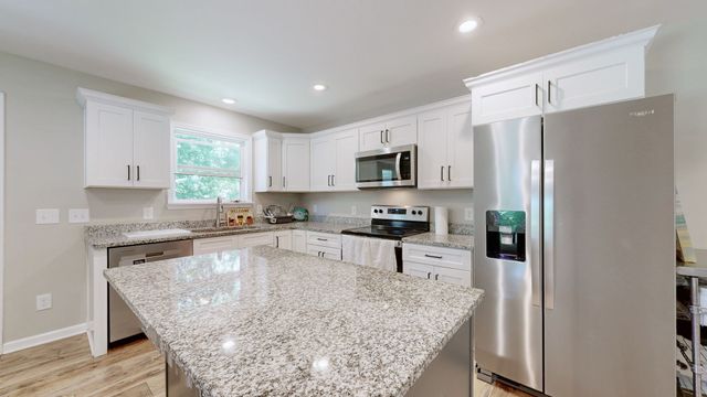 695 Hog Back Ridge Rd, Bethpage, TN 37022