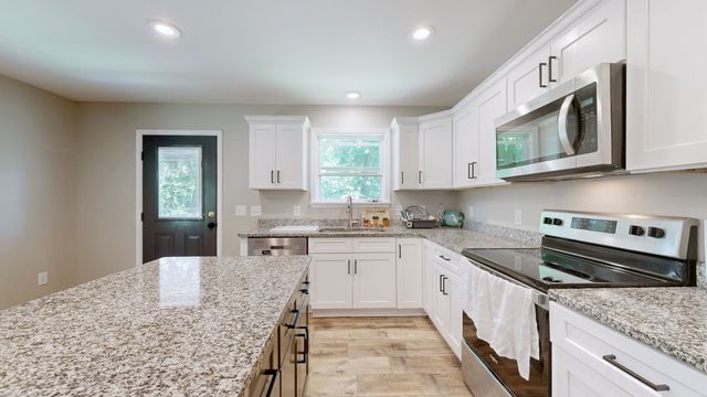 695 Hog Back Ridge Rd, Bethpage, TN 37022