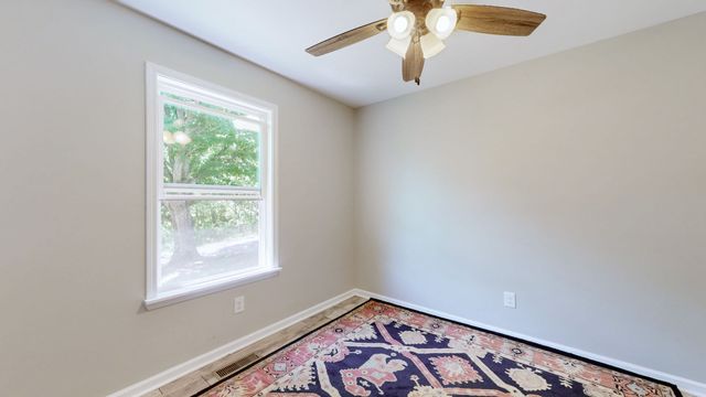 695 Hog Back Ridge Rd, Bethpage, TN 37022