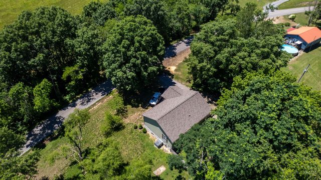695 Hog Back Ridge Rd, Bethpage, TN 37022