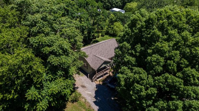 695 Hog Back Ridge Rd, Bethpage, TN 37022