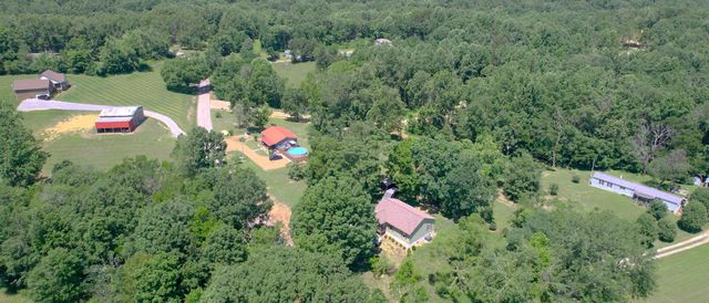 695 Hog Back Ridge Rd, Bethpage, TN 37022