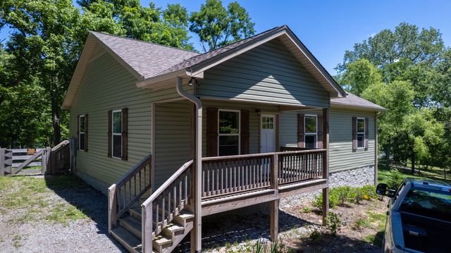 695 Hog Back Ridge Rd, Bethpage, TN 37022