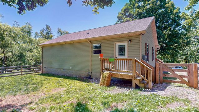 695 Hog Back Ridge Rd, Bethpage, TN 37022