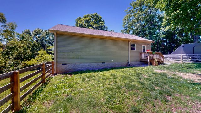 695 Hog Back Ridge Rd, Bethpage, TN 37022