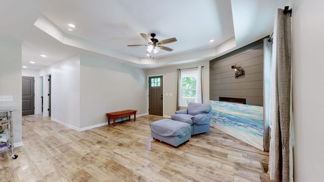 695 Hog Back Ridge Rd, Bethpage, TN 37022