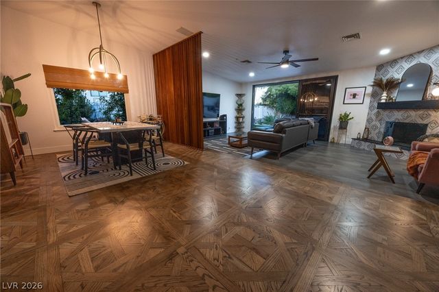 1901 Plaza De La Cruz, Las Vegas, NV 89102