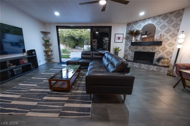 1901 Plaza De La Cruz, Las Vegas, NV 89102