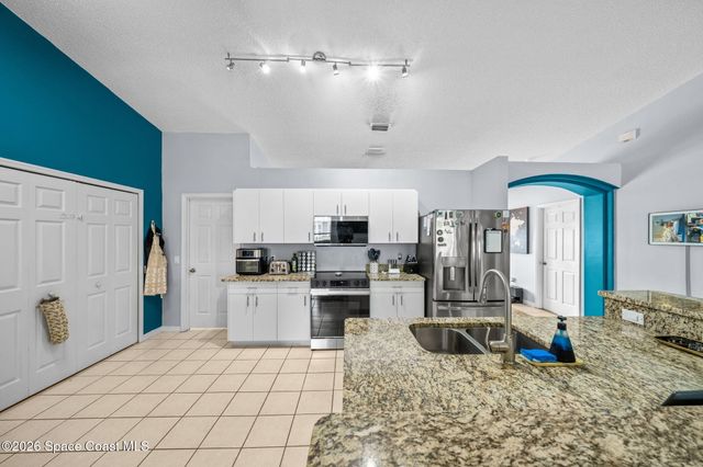 831 Koln Court NW, Palm Bay, FL 32907