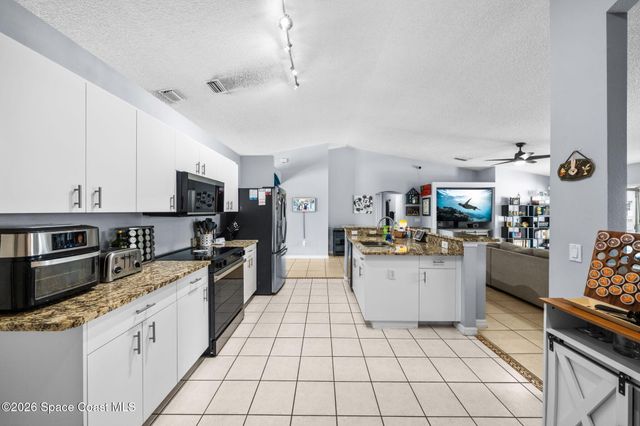 831 Koln Court NW, Palm Bay, FL 32907