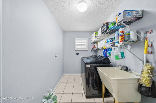 831 Koln Court NW, Palm Bay, FL 32907