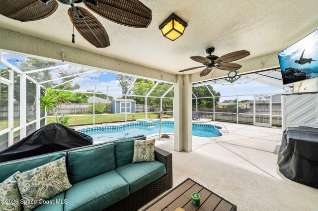 831 Koln Court NW, Palm Bay, FL 32907