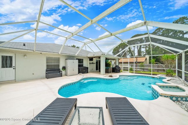 831 Koln Court NW, Palm Bay, FL 32907