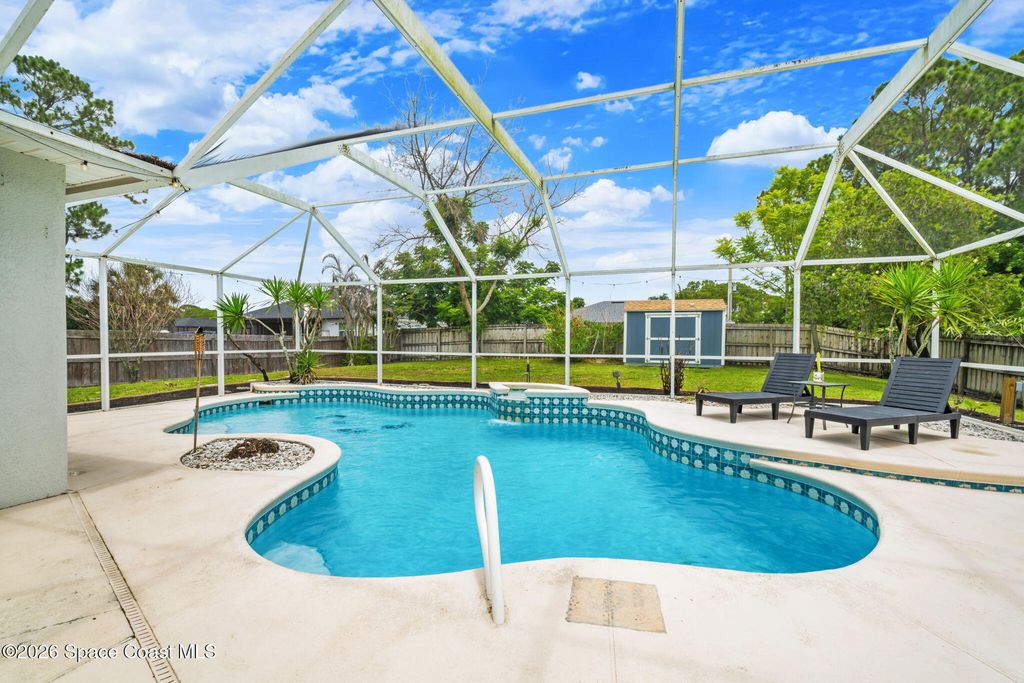 831 Koln Court NW, Palm Bay, FL 32907