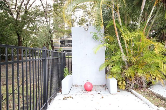 17890 W Dixie Hwy 519 Hwy 519 519, North Miami Beach, FL 33160