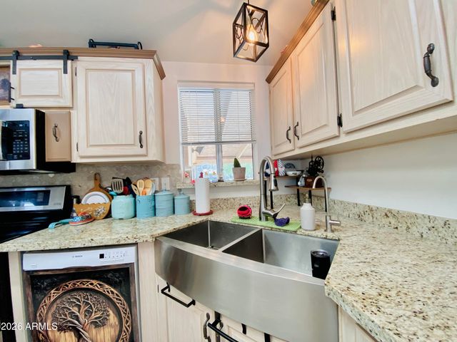 3901 E PINNACLE PEAK Road 384, Phoenix, AZ 85050