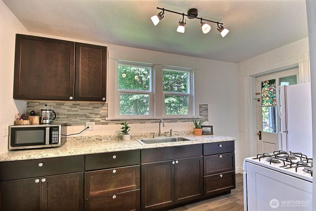 414 Sumner Avenue, Sumner, WA 98390