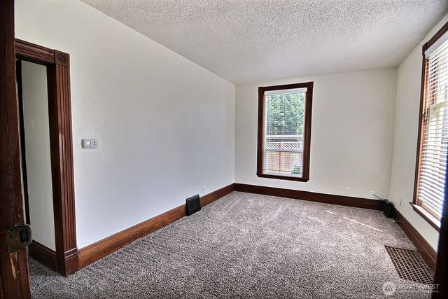 414 Sumner Avenue, Sumner, WA 98390