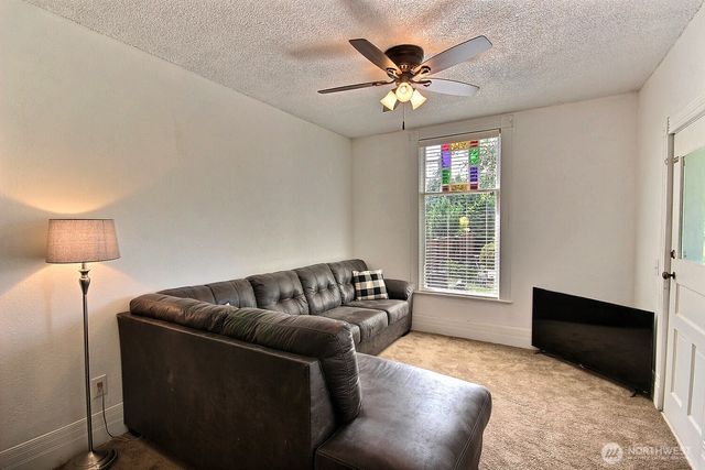 414 Sumner Avenue, Sumner, WA 98390