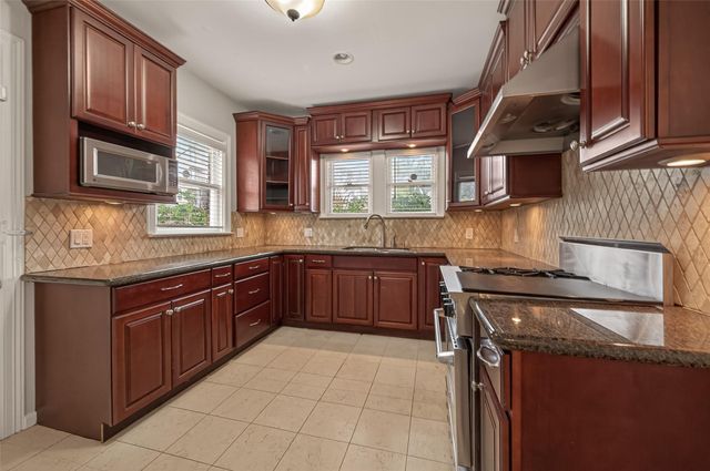 7128 Staffordshire Boulevard, Houston, TX 77030