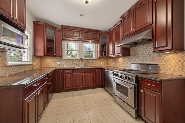 7128 Staffordshire Boulevard, Houston, TX 77030