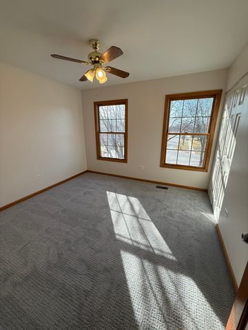 8885 Dryden Street, Woodridge, IL 60517