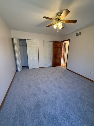 8885 Dryden Street, Woodridge, IL 60517