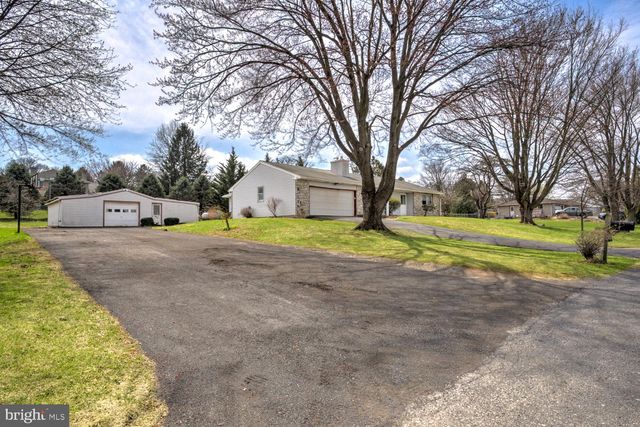 640 MEADOW DR, Honey Brook, PA 19344