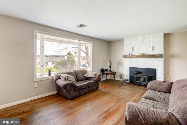 640 MEADOW DR, Honey Brook, PA 19344