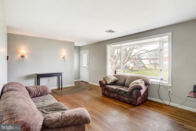 640 MEADOW DR, Honey Brook, PA 19344