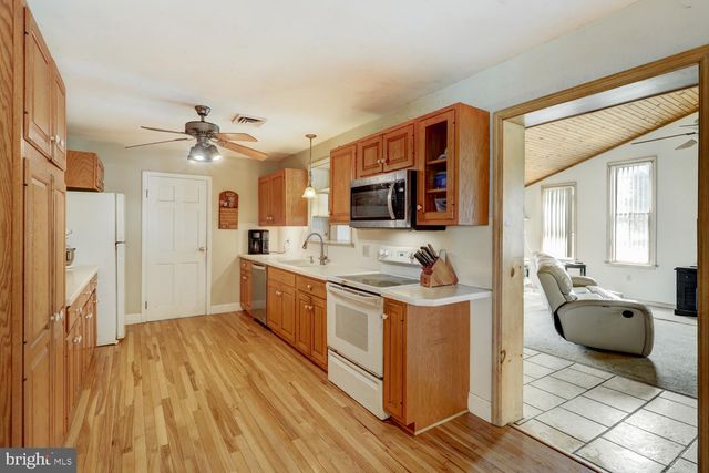 640 MEADOW DR, Honey Brook, PA 19344