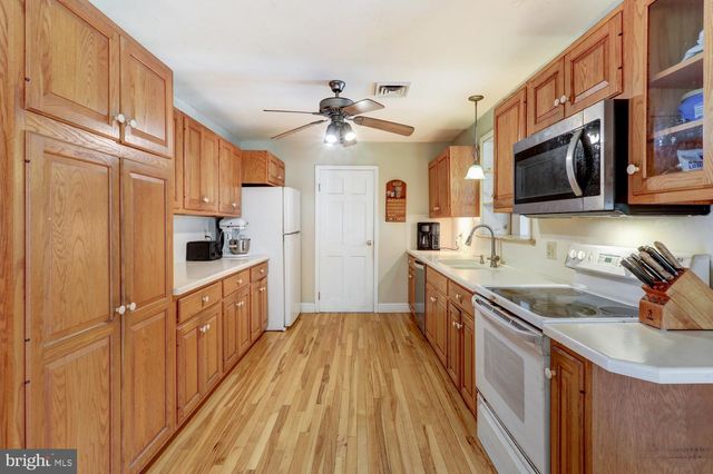 640 MEADOW DR, Honey Brook, PA 19344