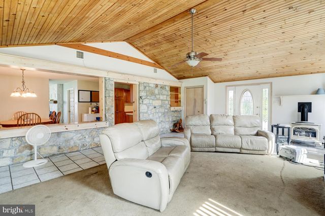 640 MEADOW DR, Honey Brook, PA 19344