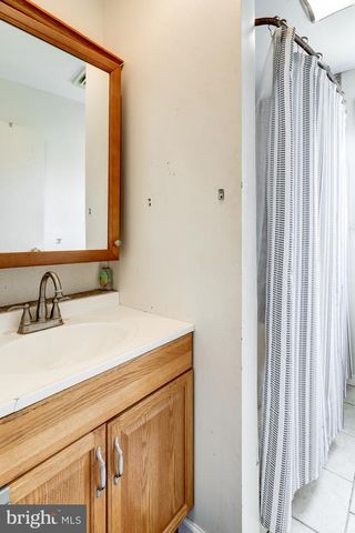 640 MEADOW DR, Honey Brook, PA 19344