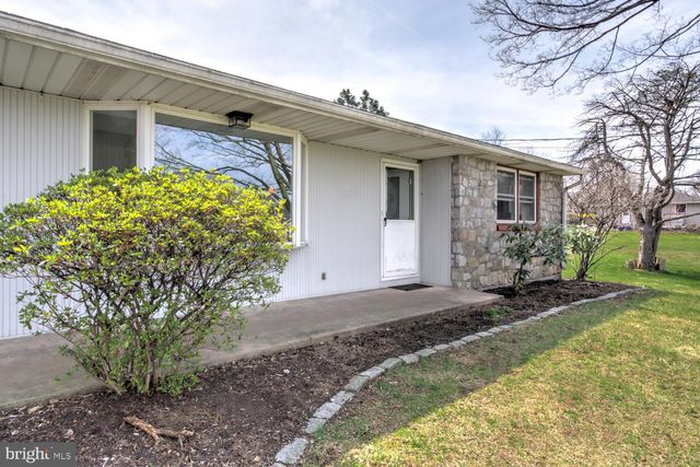 640 MEADOW DR, Honey Brook, PA 19344