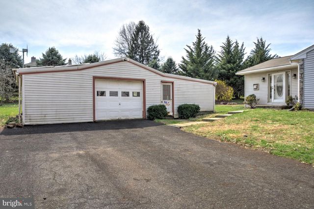 640 MEADOW DR, Honey Brook, PA 19344